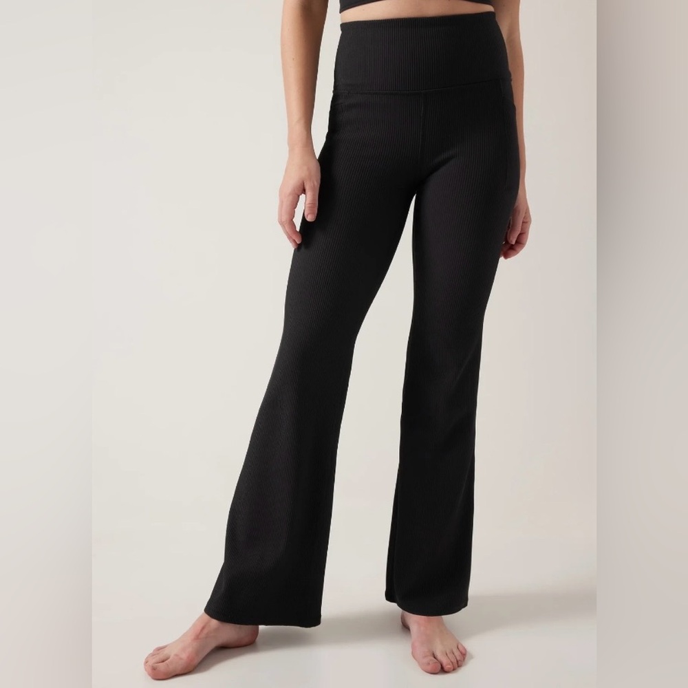 Athleta Black Salutation Stash Rib Flare High Rise Stretch Yoga Pants small